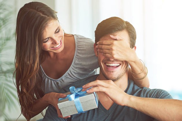 6 Best 1st Anniversary Gift Ideas for your better half!